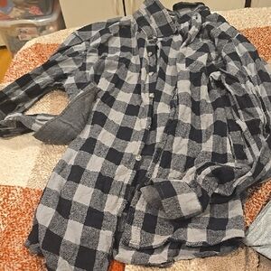 ❤️10/$30 Plaid Button-Up Shirt Read Missing A Button